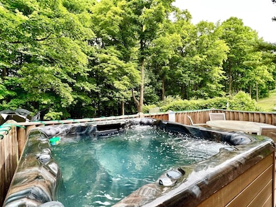 Trailside #3 ~ Winter Fun Retreat! Ski, Snowboard, Snowmobile, Hot Tub, Hiking!