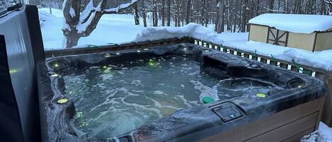 Tina de hidromasaje al aire libre