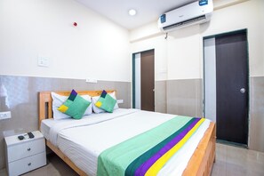 Standard Room - Treebo Empire Executive, Hinjewadi (Paud)