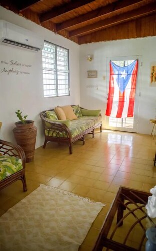 A cozy place to stay walking distance from the beach and Restaurants.