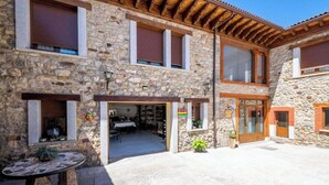 Outdoor dining - Rural House Solapeña (Arianes) (Pallide)