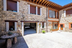 Outdoor dining - Rural House Solapeña (Arianes) (Pallide)