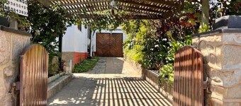 FLORAL HOUSE IN MAINTENCILLO