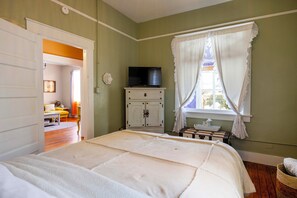 2 chambres, bureau, fer et planche à repasser, accès à Internet