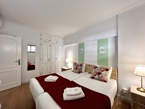1 habitación, tabla de planchar con plancha, wifi gratis y ropa de cama 