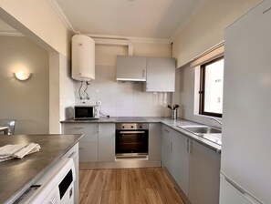 Fridge, microwave, oven, coffee/tea maker - ALBUFEIRA CENTRAL 4 by HOMING (Albufeira)