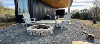
Secluded Mountain Container - Hot Tub & King Bed