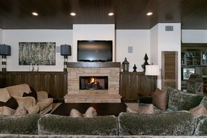 Interior - Premium Luxury Three Bedroom Suite with Hot Tub 3 Apartment Hotel by RedAwning (Park City)