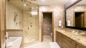 Suite, 3 chambres | Salle de bain