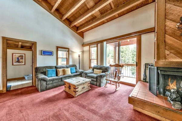 Una Smart TV, una chimenea