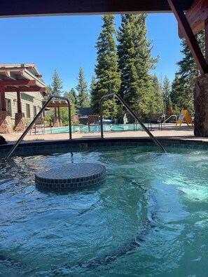 Piscine extérieure, piscine chauffée