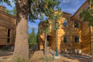 Exterior - Northstar Resort 2BR 2BA Condo. Forest Views. Pools, Pickleball, Trails & More (Truckee)