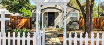Smart, Eclectic ART HOUSE near the beat.