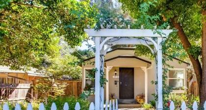 Smart, Eclectic ART HOUSE near the beat.