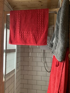 Cabaña | 1 habitación, tabla de planchar con plancha, wifi gratis y ropa de cama