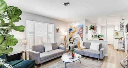 Smart, Eclectic ART HOUSE near UC Davis Med Center