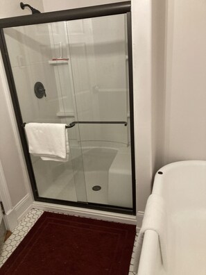 Towels, toilet paper - 19th Century Mansion/Farm House (Taneytown)