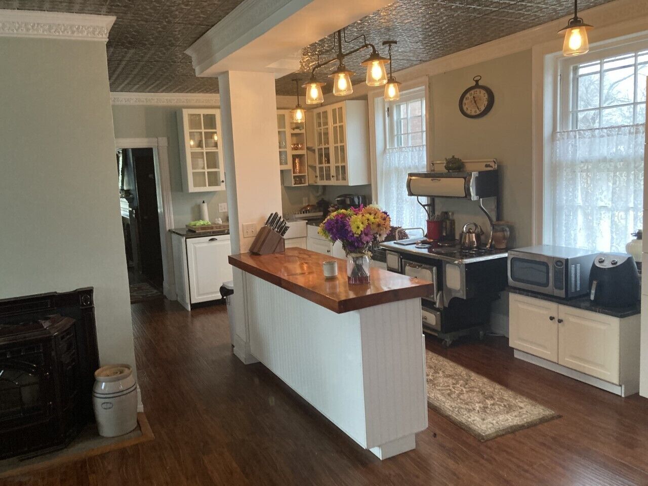 Kylskåp, mikrovågsugn, ugn och spishäll