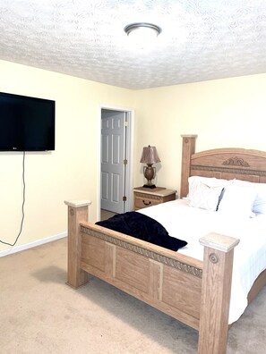 4 bedrooms, desk, iron/ironing board, free WiFi