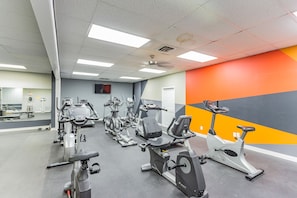 Fitness facility - Affordable Downtown Memphis Apartment W/views (Memphis)