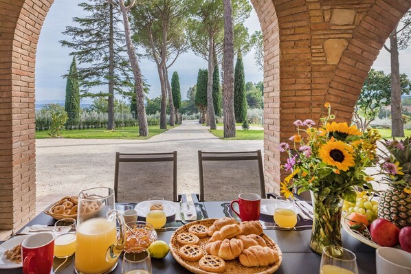 Outdoor dining
