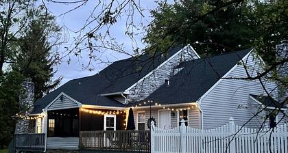 Pondview Paradise, Cozy home with pool and pond on 8 acres