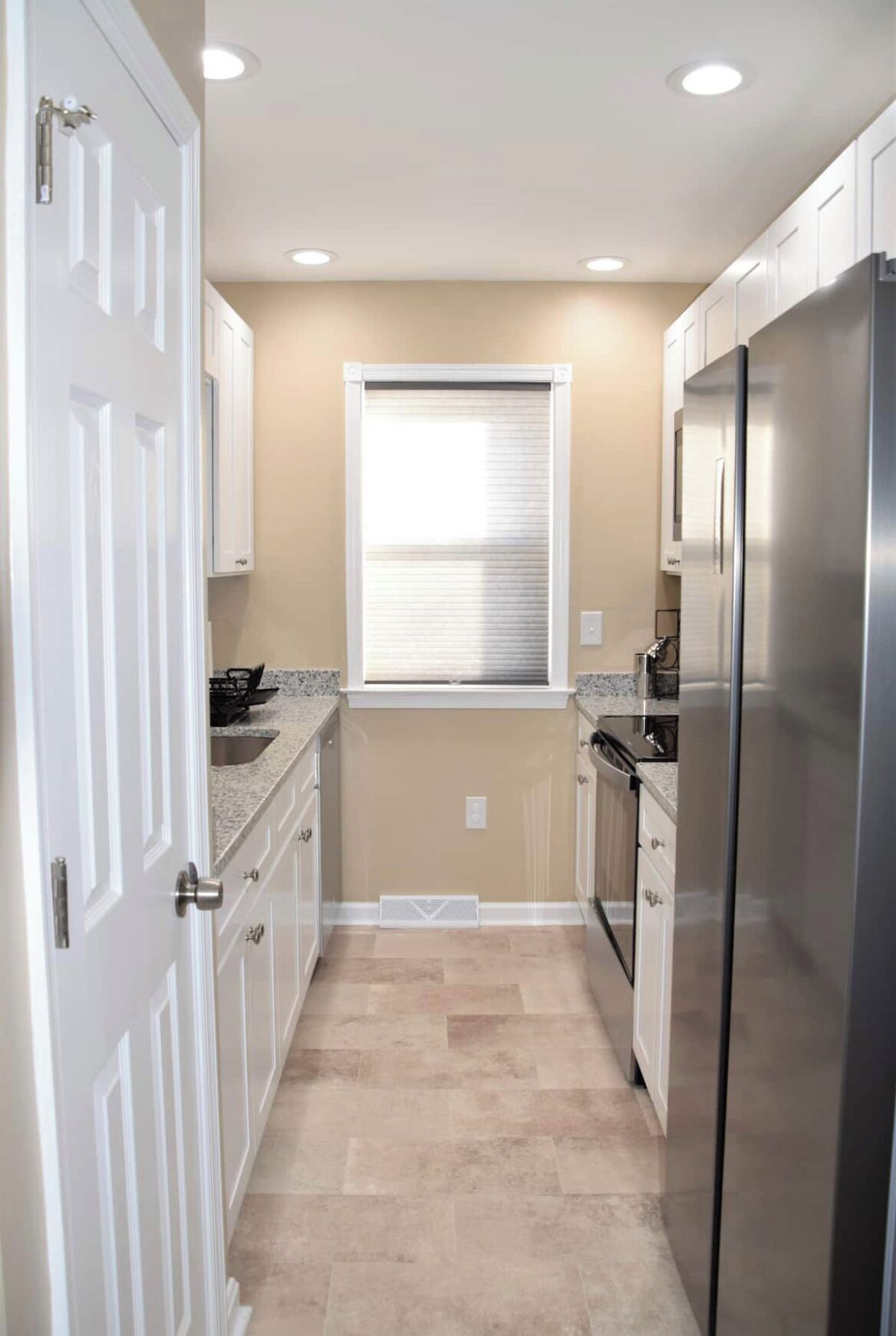 Frigorífic, microones, forn i placa de cuina 