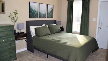 2 camere, una scrivania, ferro/asse da stiro, culla da viaggio