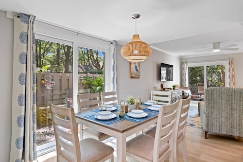 Walk to Beach • King Bed • Dog-friendly • Pool • Grill • Updated