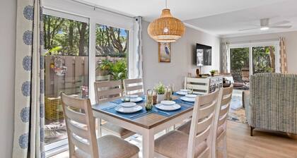 Walk to Beach • King Bed • Dog-friendly • Pool • Grill • Updated