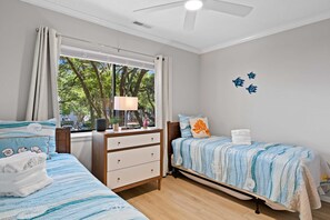 2 bedrooms, desk, free WiFi, bed sheets