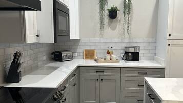 Réfrigérateur, four, plaque de cuisson, lave-vaisselle