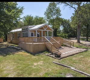 Exterior - Country Cottage with a Lake View- First Monday Nearby (Edgewood)
