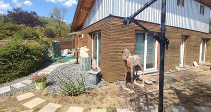 Eco-thatched house in a super-quiet location