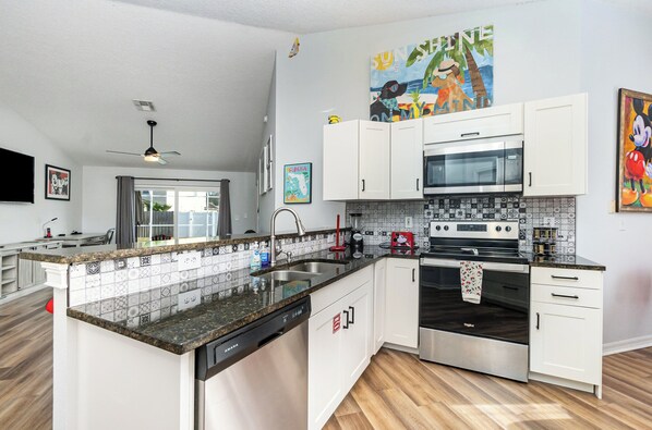 Refrigerador, microondas, horno y parrilla de estufa 