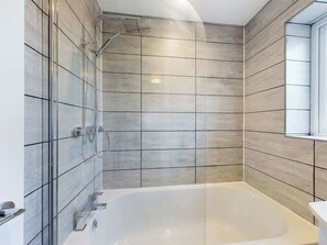 Douche, sèche-cheveux
