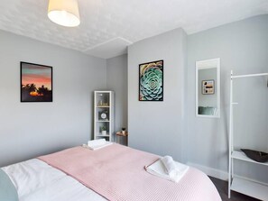 3 dormitorios, tabla de planchar con plancha, wifi gratis y ropa de cama