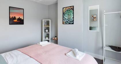 Dodhurst House by Our Home Short Stays