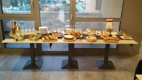 Free daily buffet breakfast