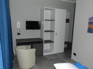 Standard Single Room | In-room safe, desk, free WiFi - Erasmus Hotel (Gela)