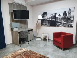 Caja de seguridad en la habitación, escritorio y wifi gratis 