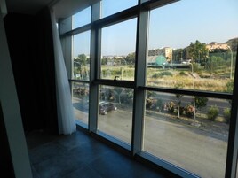 Habitación estándar con 2 camas individuales | Caja fuerte, escritorio, wifi gratis