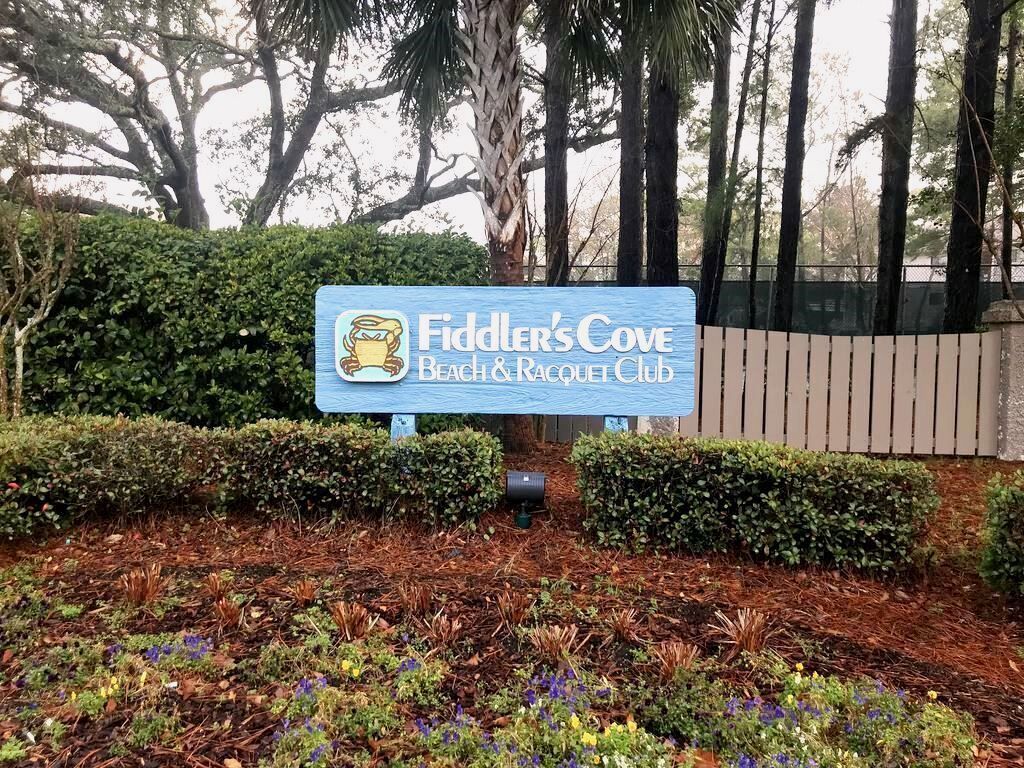 Beautiful 2 BR 2 BA villa short walk to Folly Field Beach