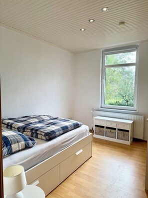 2 bedrooms, travel cot, free WiFi