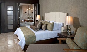 2 slaapkamers, een kluis op de kamer, een bureau