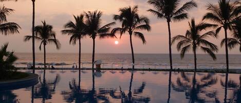Outdoor pool, a heated pool