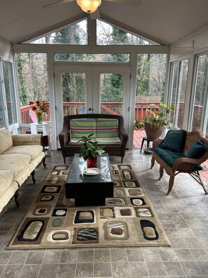 Smart TV - Welcome to your Atlanta Dream House! (East Point)