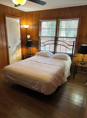 3 bedrooms, iron/ironing board, free WiFi, wheelchair access - Welcome to your Atlanta Dream House! (East Point)