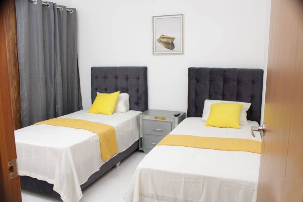 3 chambres, fer et planche à repasser, Wi-Fi gratuit, draps fournis