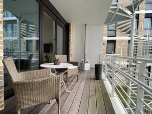 Outdoor dining - Ferienwohnung Bootshaus Am Neuen Hafen (Bremerhaven)